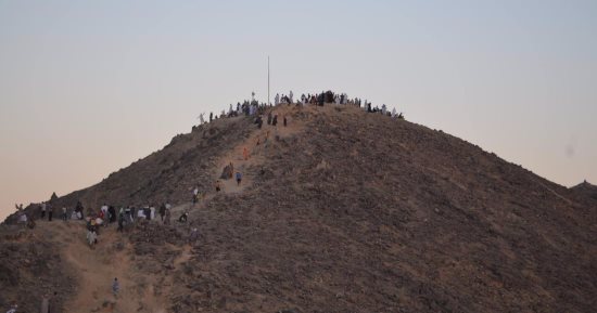 بالصور.. مولد أبى الحسن الشاذلى ينطلق فى وادى حميثرة بقلب الصحراء الشرقية