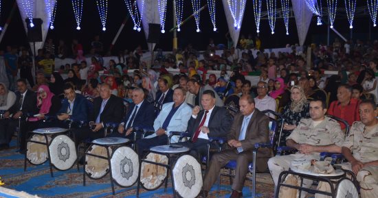 بالفيديو والصور.. محافظ الإسماعيلية يشهد عروض مهرجان الفنون الشعبية على مسرح الغابة