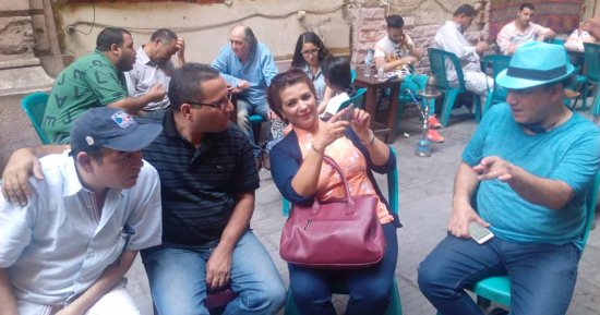 بالصور.. بعد خروجه من المستشفى ..وحيد الطويلة يحرص على "قعدة البستان"