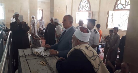 بالصور .. محافظ البحر الأحمر يزور قرية الشيخ الشاذلى تزامنا مع مولد قطب الصوفية