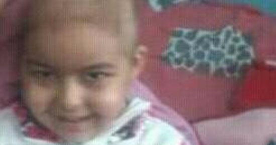 بالصور.. جنا مصابة بالسرطان وأسرتها بلا مأؤى بعد طردهم من منزلهم