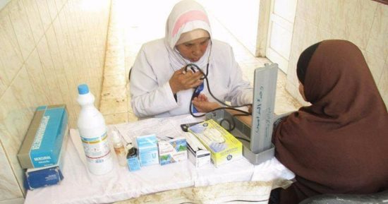 قافلة جامعة جنوب الوادى تجرى الكشف على 541 مريض فى اليوم الأول بالقصير 