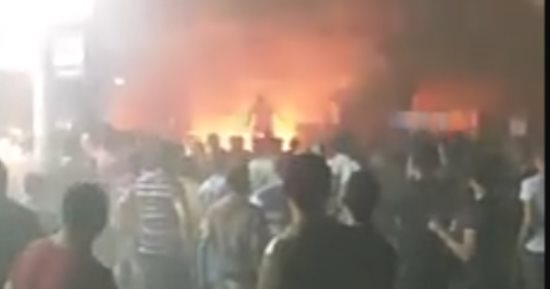 حريق يلتهم مطعما بشارع الشهداء بالسويس 