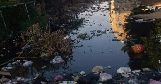 بالصور.. مياه الصرف الصحى تدخل منازل القنطرة شرق بالإسماعيلية