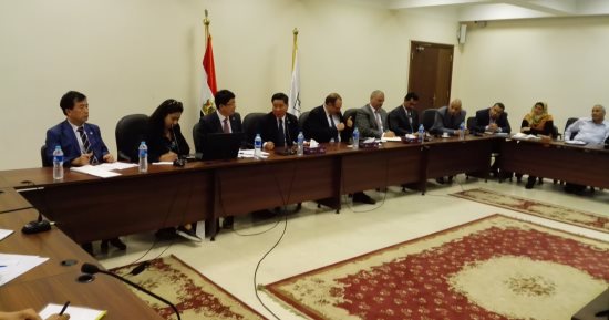 محافظ بنى سويف يلتقى وفد كورى عن 1000 شركة تعمل فى معالجة مياه الصرف والصناعة