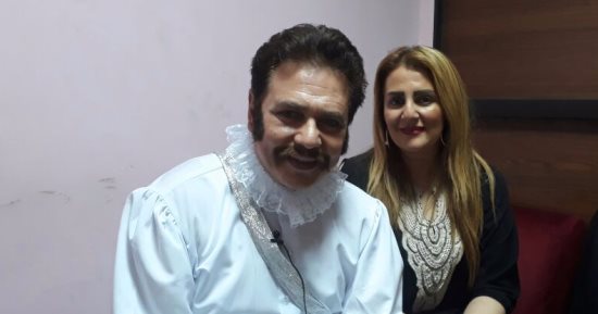 رانيا محمود ياسين تشاهد مسرحية "الحفلة التنكرية" للنجم محمد رياض