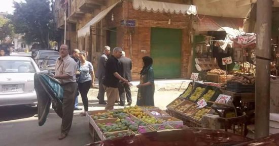 حملات للرقابة على الأسواق ورفع الإشغالات فى حى شبرا بالقاهرة