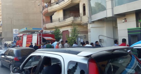 بالصور.. إصابة شخص فى حريق بأحد بنوك دمنهور  بسبب انفجار تكييف