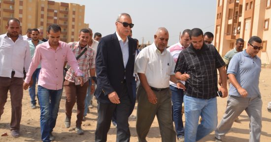 بالصور.. محافظ قنا يتفقد عدد من المشاريع فى مراكز المحافظة