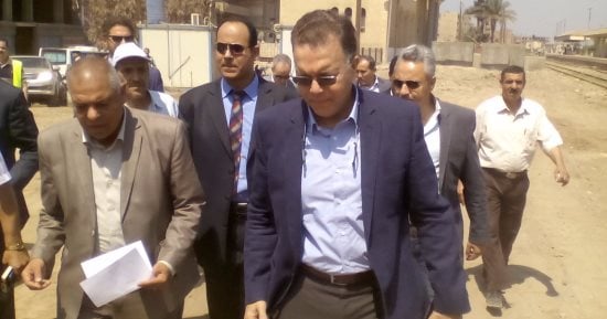 بالصور.. وزير النقل يصل المنوفية لتفقد برج التحكم فى شارات السكة الحديد 