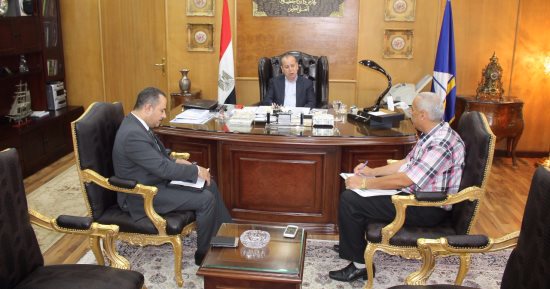 محافظ دمياط يبحث مع مدير فرع جهاز المشروعات استعدادات معارض صغار صناع الأثاث