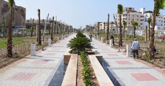 بالصور .. محافظ البحر الأحمر يتفقد منطقة الهضبة بالغردقة