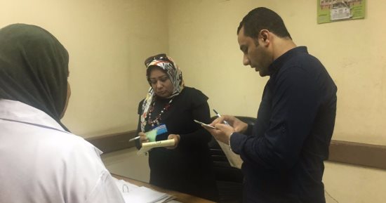 النائب أحمد على يزور عيادات المرج الشاملة لبحث شكاوى الأهالى