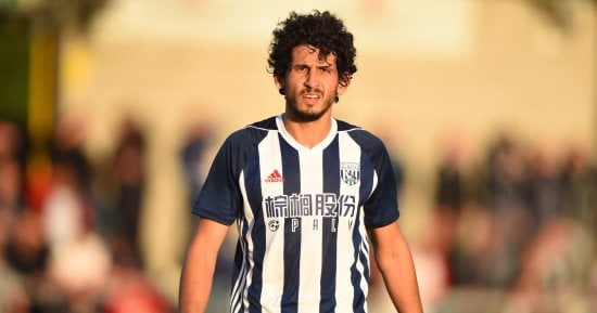 شاهد.. حارس ستوك سيتى يمنع أحمد حجازى من التسجيل 