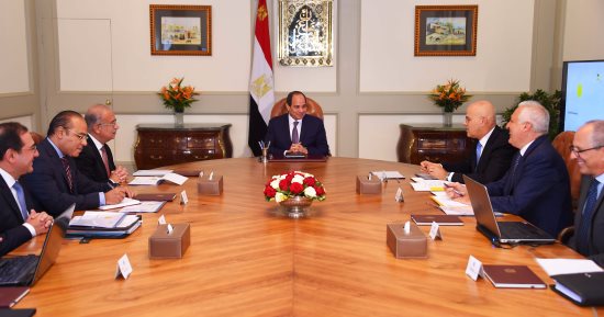 السيسى يؤكد لرئيس إينى أهمية الالتزام بالجدول الزمنى لإنتاج حقل "ظهر"
