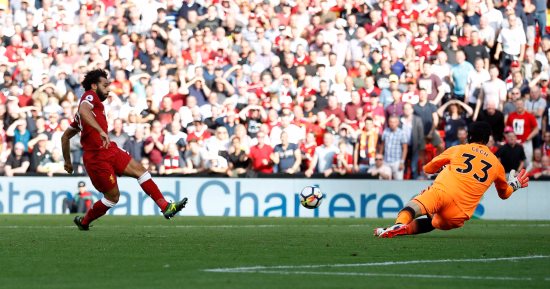 شاهد.. محمد صلاح يسجل أمام أرسنال بعد انطلاقة من نص الملعب
