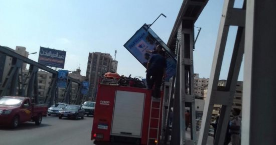 محافظ الدقهلية يكلف بإزالة لافتات إعلان مخالف من أعلى كوبرى طلخا