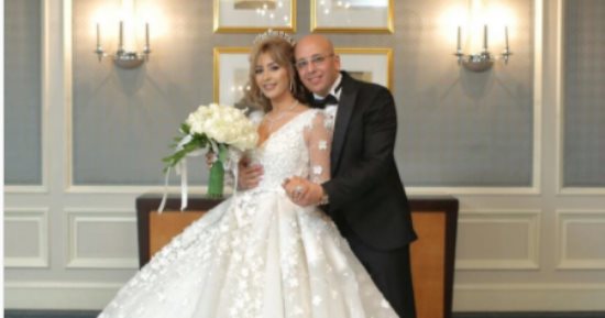 جنات تنشر صورة لها بالفستان الأبيض مع زوجها من حفل زفافها