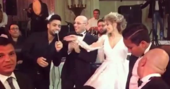 أحمد جمال ينشر فيديو دويتو لأغنية "اضحكى" مع جنات فى حفل زفافها