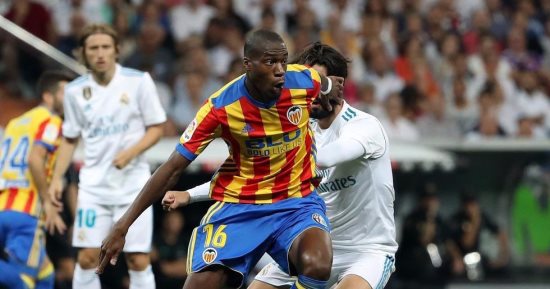 أزمة بين كوندوجبيا وفالنسيا بعد عرقلة انتقاله إلى أتلتيكو مدريد
