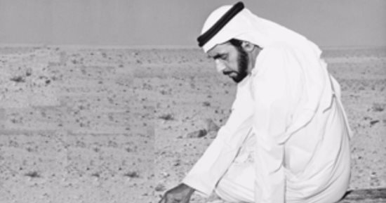 حاكم دبى ينشر صورة للشيخ زايد آل نهيان ويؤكد: رأيته يعمل 40 عاماً دون راحة