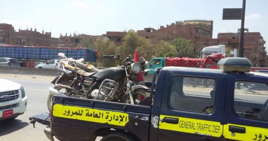 بالصور ..المرور يشن حملة مكبرة لرفع الإشغالات بالطريق الزراعى