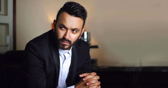 كريم محسن يغنى "جانا العيد" لأول مره باللهجة الإماراتية