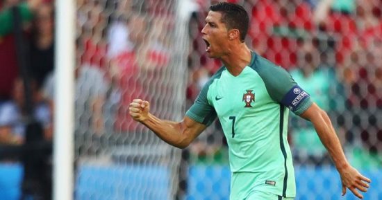 رونالدو يحتفل بالعودة لمنتخب البرتغال قبل تصفيات المونديال