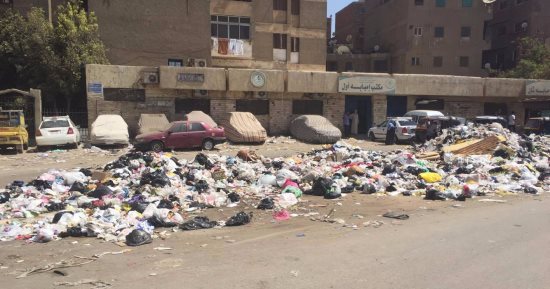 بالصور.. مقلب قمامة يعكر صفو حياة سكان شارع طريق النصر بإمبابة
