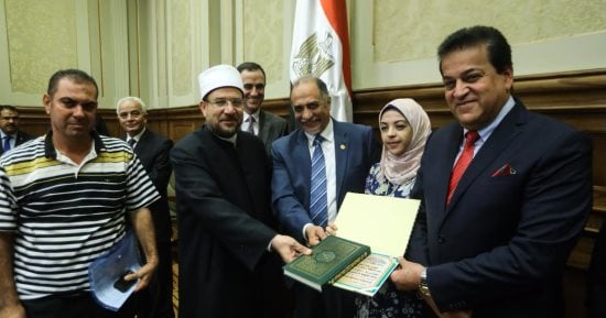 متحدو الإعاقة فى ضيافة البرلمان.. لجنة التضامن تكرم أوائل الثانوية العامة..ومطالب بسرعة دمجهم بالمجتمع.. وزير الأوقاف: حسن تربيتهم أفضل من الجهاد فى سبيل الله..وزير التعليم العالى:قريبا الكليات مؤهلة لاستقبالهم