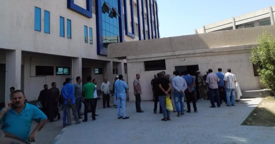 أهالى ضحايا أتوبيس بنى سويف يتسلمون 8 جثث من المستشفى العام