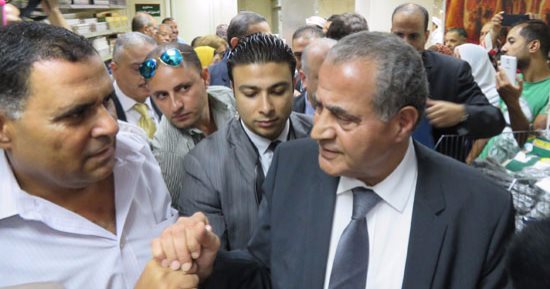 بالصور.. عيدية وزير التموين للمواطنين قبل عيد الأضحى.. طرح 9 آلاف طن دواجن مجمدة و6 آلاف طن لحوم بالمجمعات الاستهلاكية.. اطمئنوا جميع المنتجات متوفرة.. يؤكد: الرئيس السيسى يولى اهتماما بزيادة المنافذ
