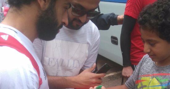 بالصور.. المنتخب يتوجه لخوض مرانه بملعب مانديلا.. وصلاح يخطف الأنظار
