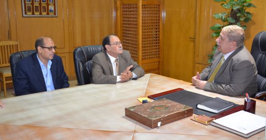 محافظ الإسماعيلية يستقبل رئيس الإدارة المركزية للمديرية المالية