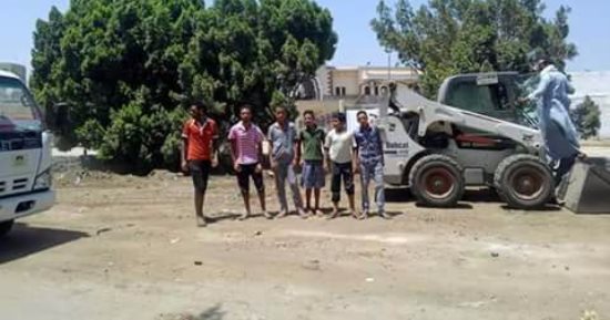 بالصور.. لو بتحب مصر اعمل زيهم.. 7 آلاف شاب يدشنون مبادرة لتجميل 700 قرية بالمنيا.. وخطة النهوض بمنظومة النظافة تكشف: هزيمة القمامة للوحدات المحلية.. وتؤكد: تجمع 2700 طن يوميا رغم امتلاكها أسطولا من المعدات