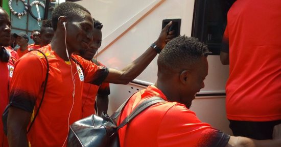 بالصور.. منتخب أوغندا يتوجه إلى ملعب مباراة مصر فى تصفيات كأس العالم