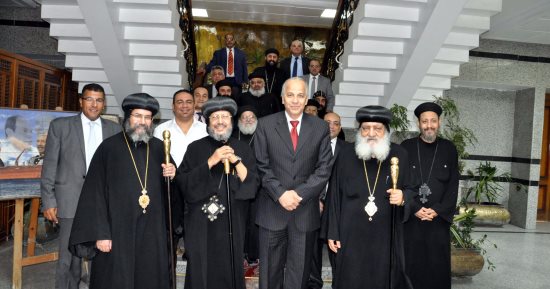 بالصور.. وفد الكنيسة الأرثوذكسية بالقليوبية يهنئ المحافظ بعيد الأضحى