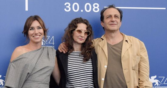بالصور دانييل خيمينس كاتشو بطل فيلم Zama بـ"الشبشب" فى مهرجان فينسيا