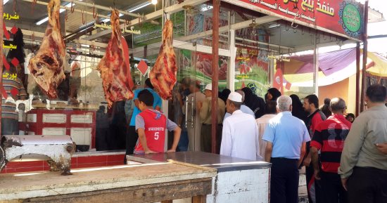 بالصور.. طوابير المواطنين على منافذ اللحمة المخفضة ببورسعيد