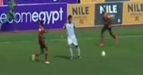 بالفيديو.. ضرب متعمد من لاعبى أوغندا لـ"محمد صلاح"