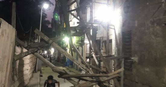 بعد سقوط السنادات الخشبية.. مواطن يطالب بترميم أو هدم مبنى أثرى بالدرب الأحمر