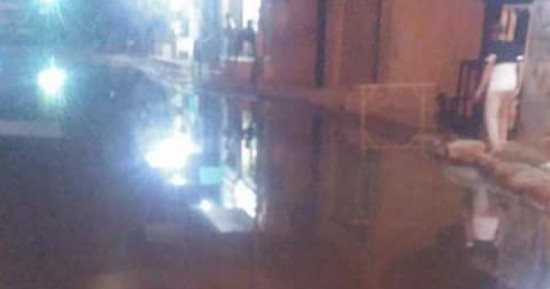 شكوى من طفح مياه الصرف بمدخل قرية "محلة خلف" فى الغربية