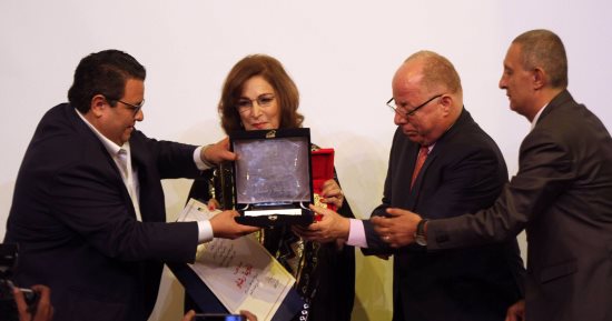 وزير الثقافة يكرم نادية رشاد على المسرح القومى بالعتبة