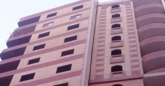 بالصور.. عقاران مائلان بالمعصرة والحى يخلى السكان لهدمهما