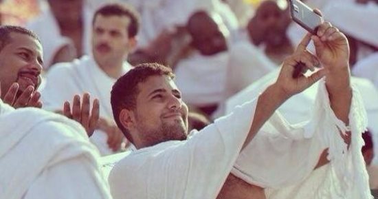 السيلفى وورقة باسمك فى الكعبة.. هكذا أثرت السوشيال ميديا على العيد والحج