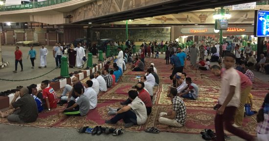  بدء توافد مئات المواطنين علي ساحات صلاة عيد الأضحى في أسيوط