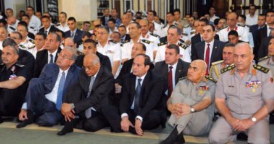 بالفيديو.. الرئيس السيسى يصل مسجد محمد كريم بالإسكندرية لأداء صلاة العيد