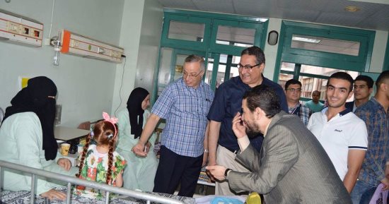 مستشفى الأطفال بجامعة المنصورة تشارك الأطفال عيد الأضحى