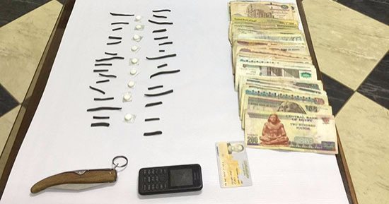 ضبط سائقين و3 عاطلين بحوزتهم مواد مخدرة بالغردقة