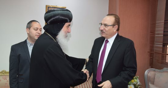 بالصور .. وفد من قساوسة بنى سويف يهنئون المحافظ بعيد الأضحى المبارك